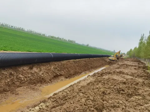 Joined HDPE pressure pipeline along a project route