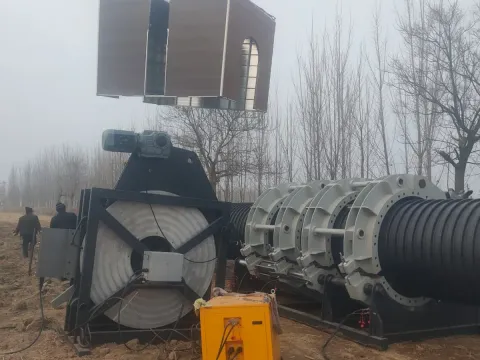 Field fusion station for large-diameter pipe